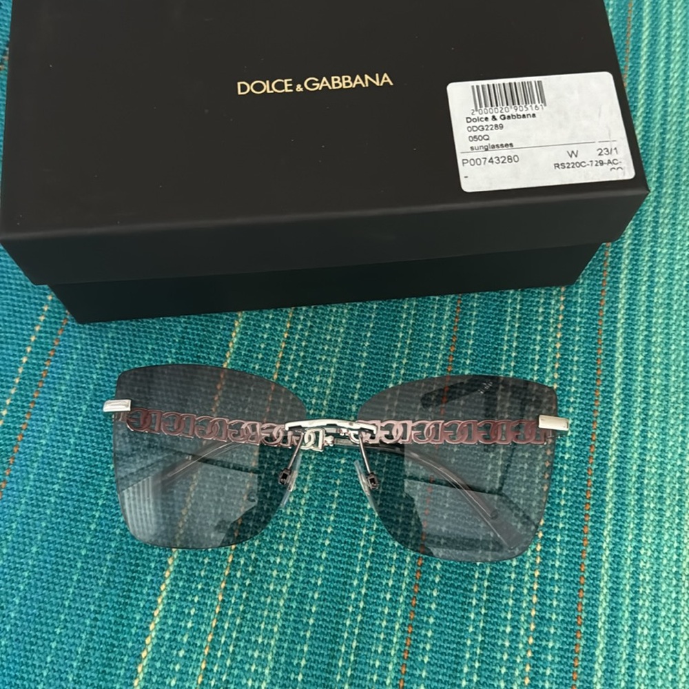 Dolce & Gabbana Logo-embellished square Sunglasses - Picture 2 of 6